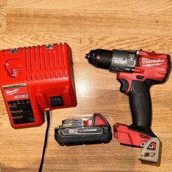 Milwaukee 18M Drill Tool Kit 