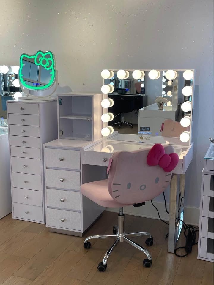 Make Up Vanity Hello Kitty Edition In Stock 