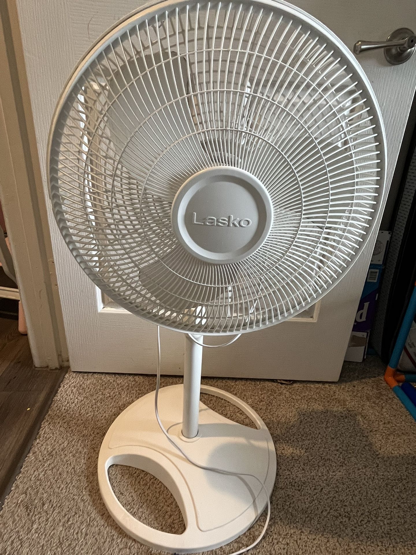 Lasko 16" Oscillating 3-Speed Pedestal Fan, S16200, White