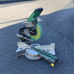 in good condition 10 inch sliding saw Metano