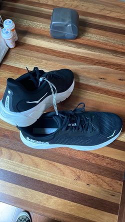 Men’s HOKA “ARAHI 7” in Size 11D US