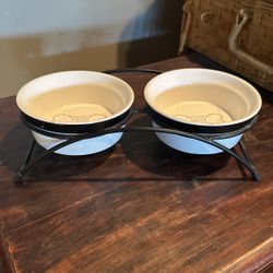 Puppy Dishes In Stand
