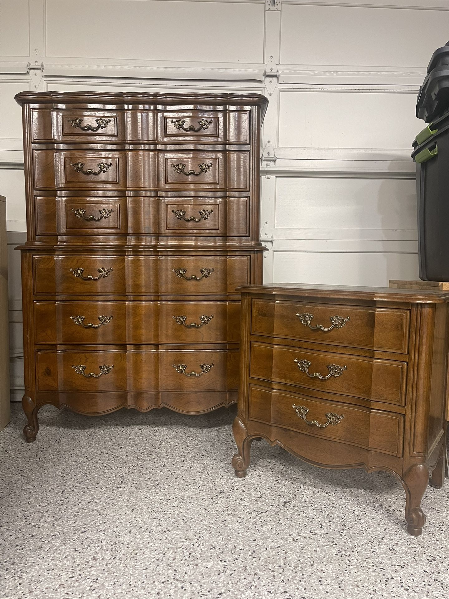 Thomasville Dresser Or Chest Of Cabinet With Nightstand