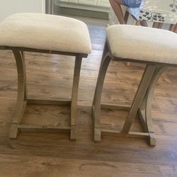 BACKLESS COUNTER STOOLS