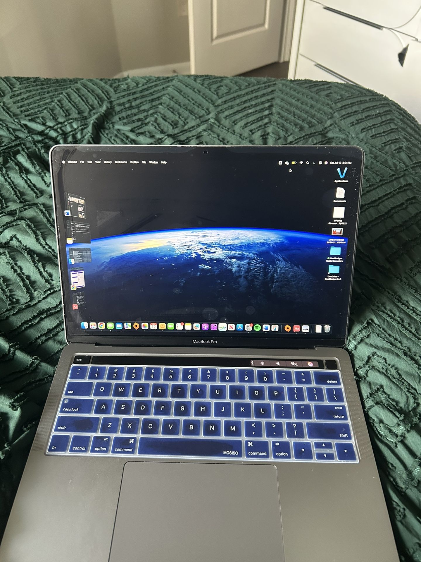 π» MacBook Pro 13β (2020, M1 Chip, 8GB RAM, 245GB SSD) - $600