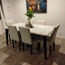 Dinning Table With Chairs 