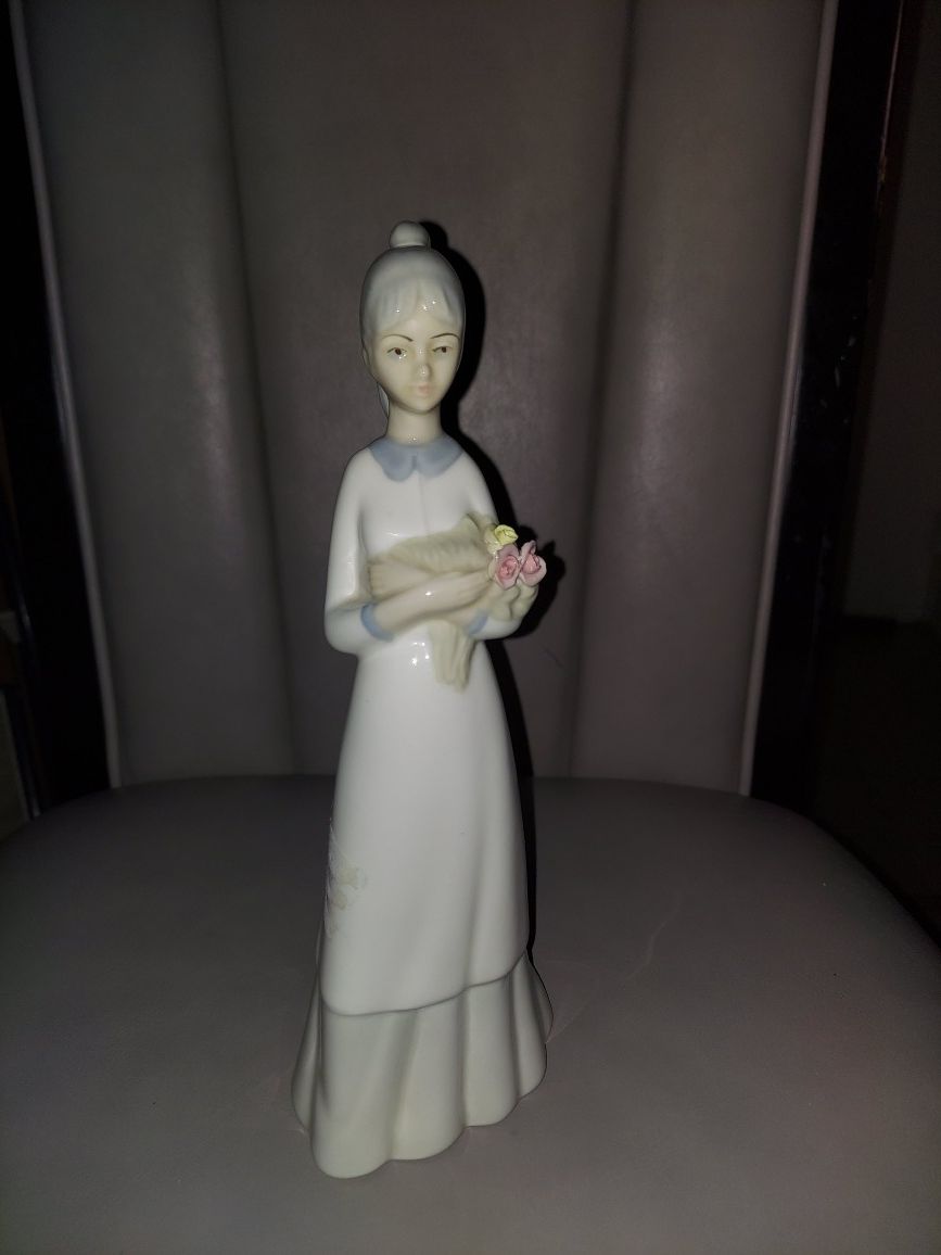 Lladro Style Miquel Requena Figurine, Spanish Porcelain Lady with Flowers, Lladro Style Figurine, Porcelain Figurine