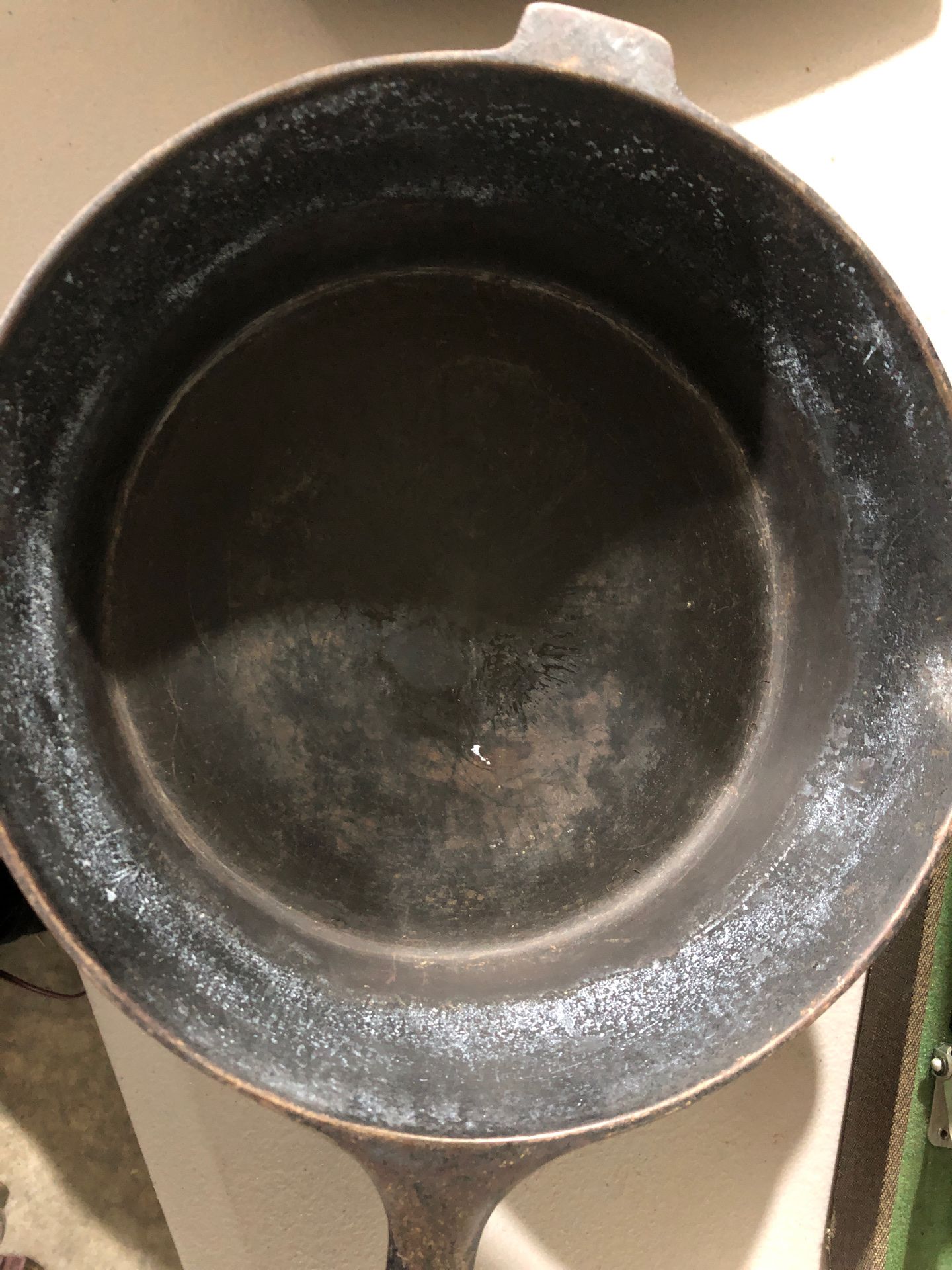 Cast iron deep frying pan 11x3.1/4” chicken fryer