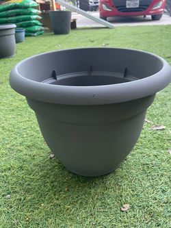 Medium Light Gray Plastic Planter Pot