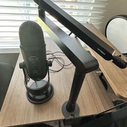 Yeti Mic and a Mic Arm Desk Mount 360 degrees Swivel 