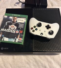 XBOX ONE WITH CONTROLLER AND 1 GAME