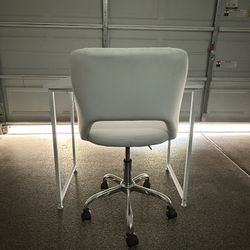 White Desk And Chair 