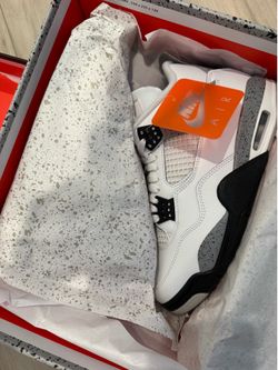 Jordan 4 White Cement Men’s size 7, women’s 8.5