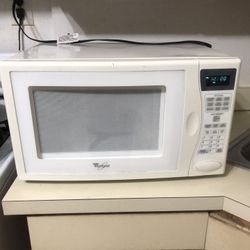 Very Good Condition Whirlpool Microwave