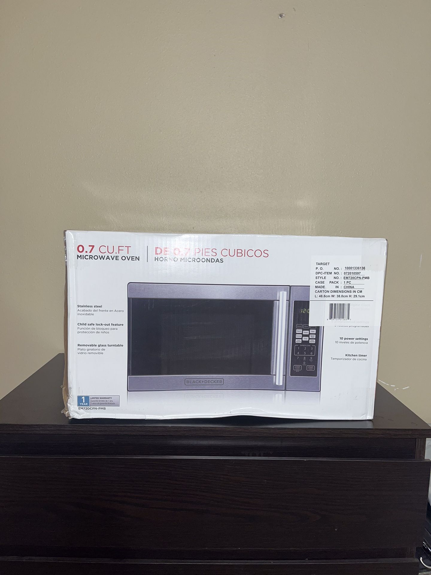 Microwave Oven 0.7 Cubic Feet