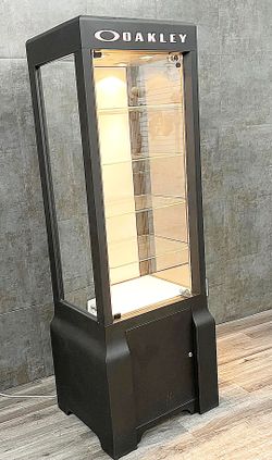 Oakley showcase metal
