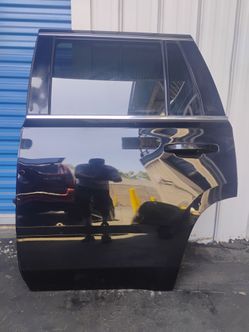 2015 2016 2017 2018 2019 2020 CHEVROLET TAHOE left driver side door oem.