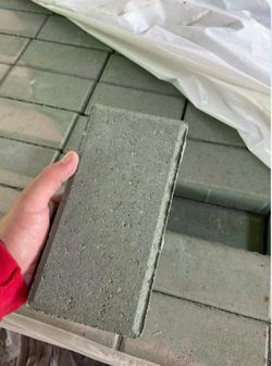 🔹 4x8 Concrete Pavers – Green – Pallet Deal 🔹