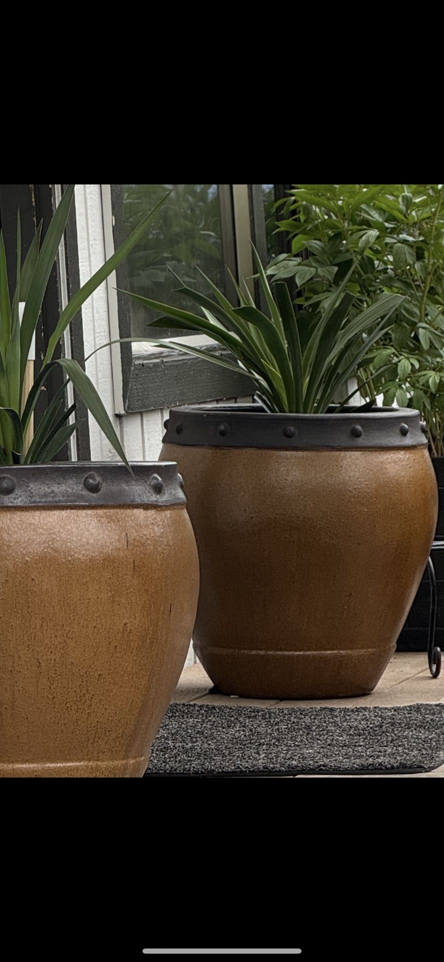 GORGEOUS SET OF PLANTERS!
