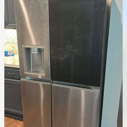 LG Refrigerator- Makes Craft Ice
