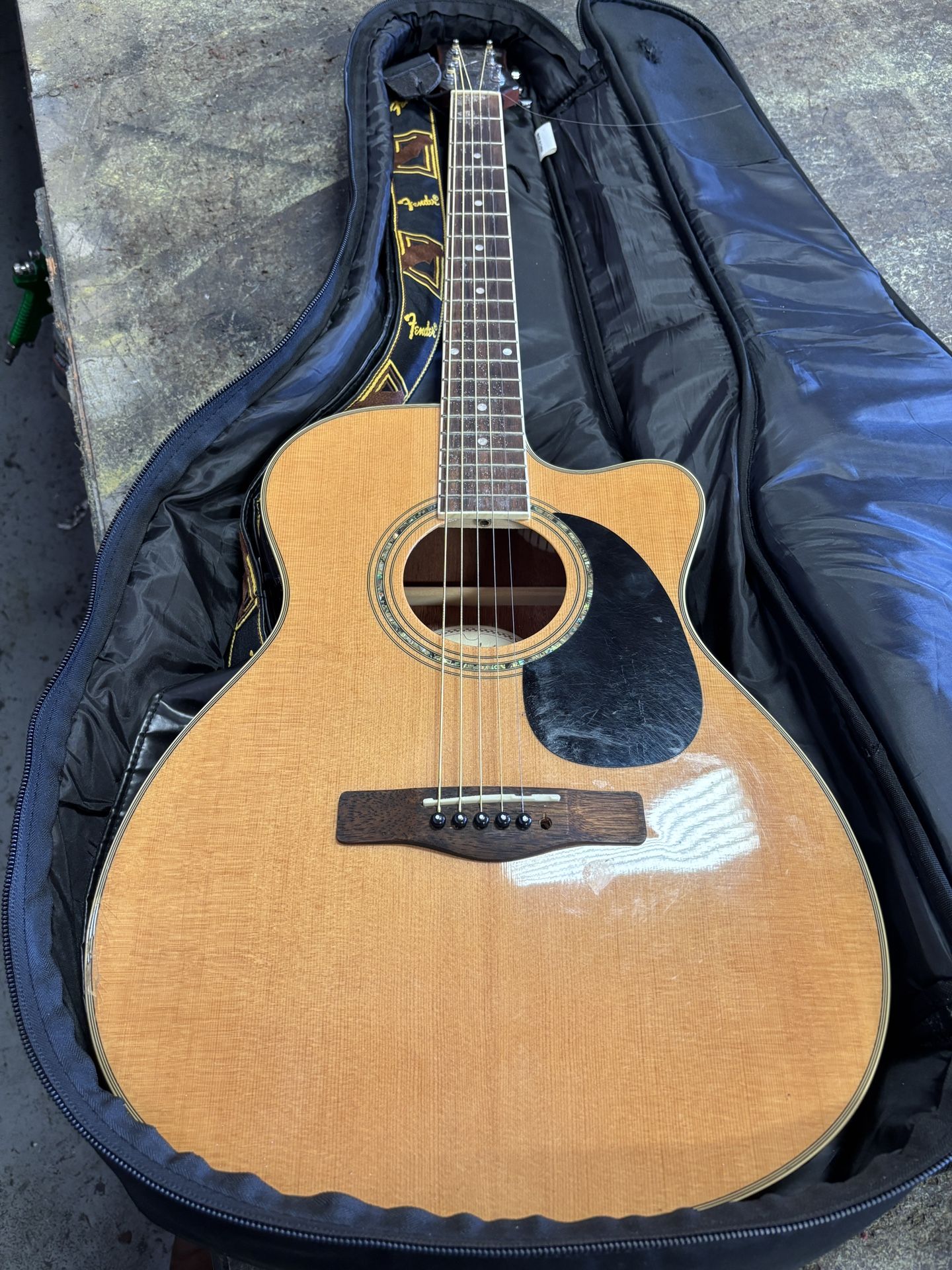 MITCHELL GUITAR W/ ACCESSORIES GREAT CONDITION