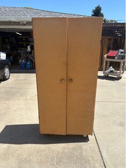 Rolling storage cabinet