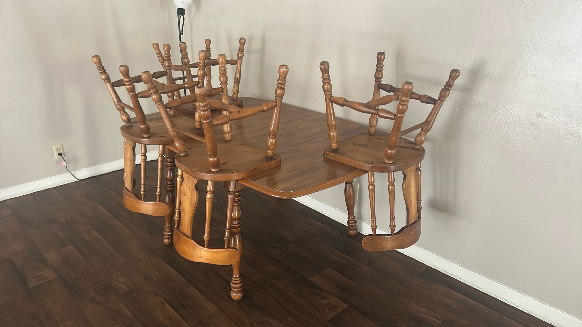 table and 4 chairs 