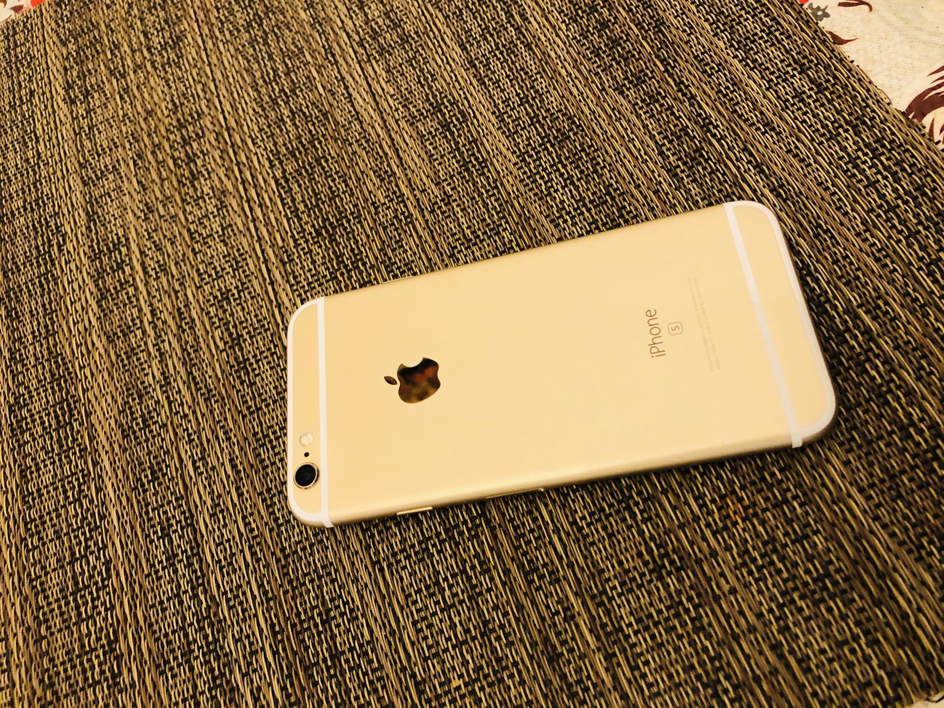 Gold Apple iPhone 6S -16GB (GSM Unlocked) SmartPhone(Like New)