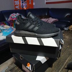 BRAND NEW ADIDAS SWIFT RUN S 8 MENS