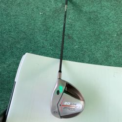 TITLEIST 907 D2 DRIVER GOLF CLUB 