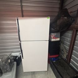 Refrigerator 