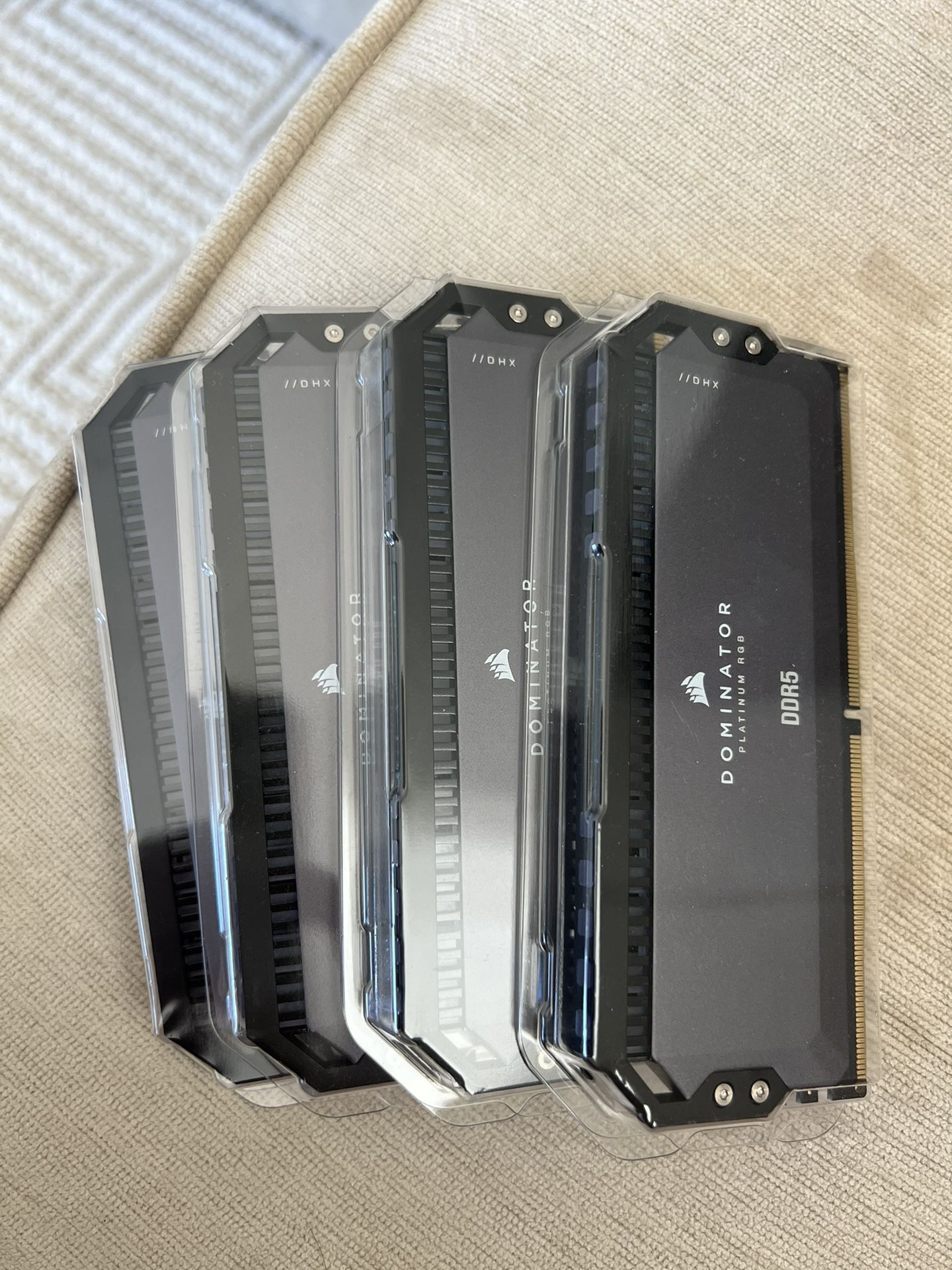 64 GB Corsair Dominator 6000mt/s Cl 36