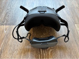 DJI goggles N3 like New condition. Mint condition. No issues