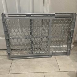 Extra Wide Safety Gate / Pet Gate - Fits Openings 28” - 42”