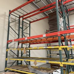 Sell used warehouse pallet racking ( looks new)