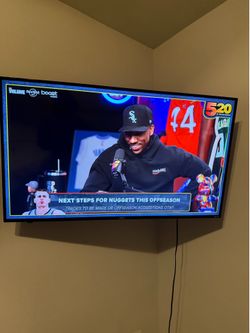 55” Roku Smart TV + Swivel Mount Included Read Description