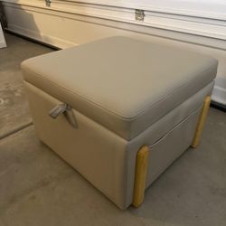 Storage Ottoman Coffee Table - Large Square Ottoman with Storage for Living Room Bedroom， Faux Leather Ottomans Foot Rest Stool with L Shaped Wooden L