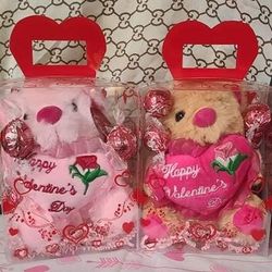 The Las Minute Valentine's Teddy Bears.