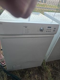 English: Asko W6461 Quattro washer and Asko T793I Butterfly dryer set. Swedish-made, known for quality and durability. Washer has 1400 RPM spin speed.