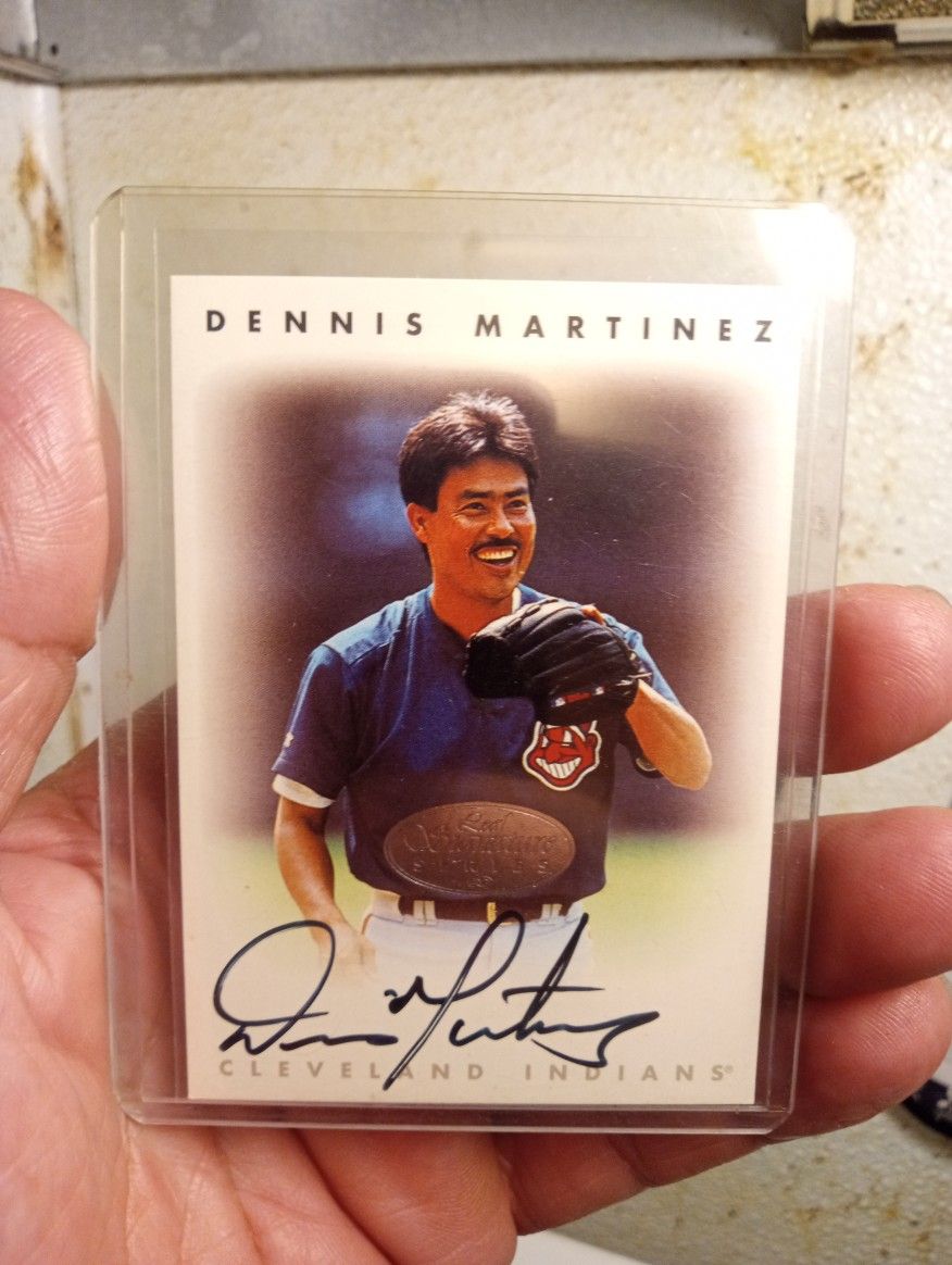 DENNIS MARTINEZ Certified Autograph 1996 Card🔥