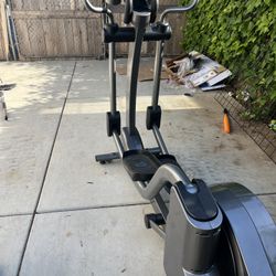 life fitness elliptical E5