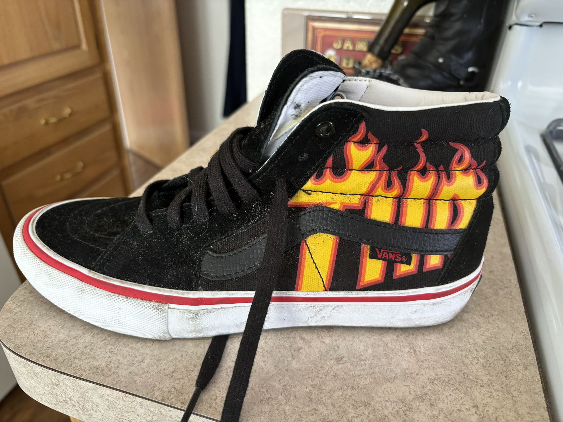 High top men’s vans Shoeswith flames on the side