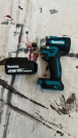 Makita Impact wrench. 1/2. Model XWT15 and Battery. 6.0