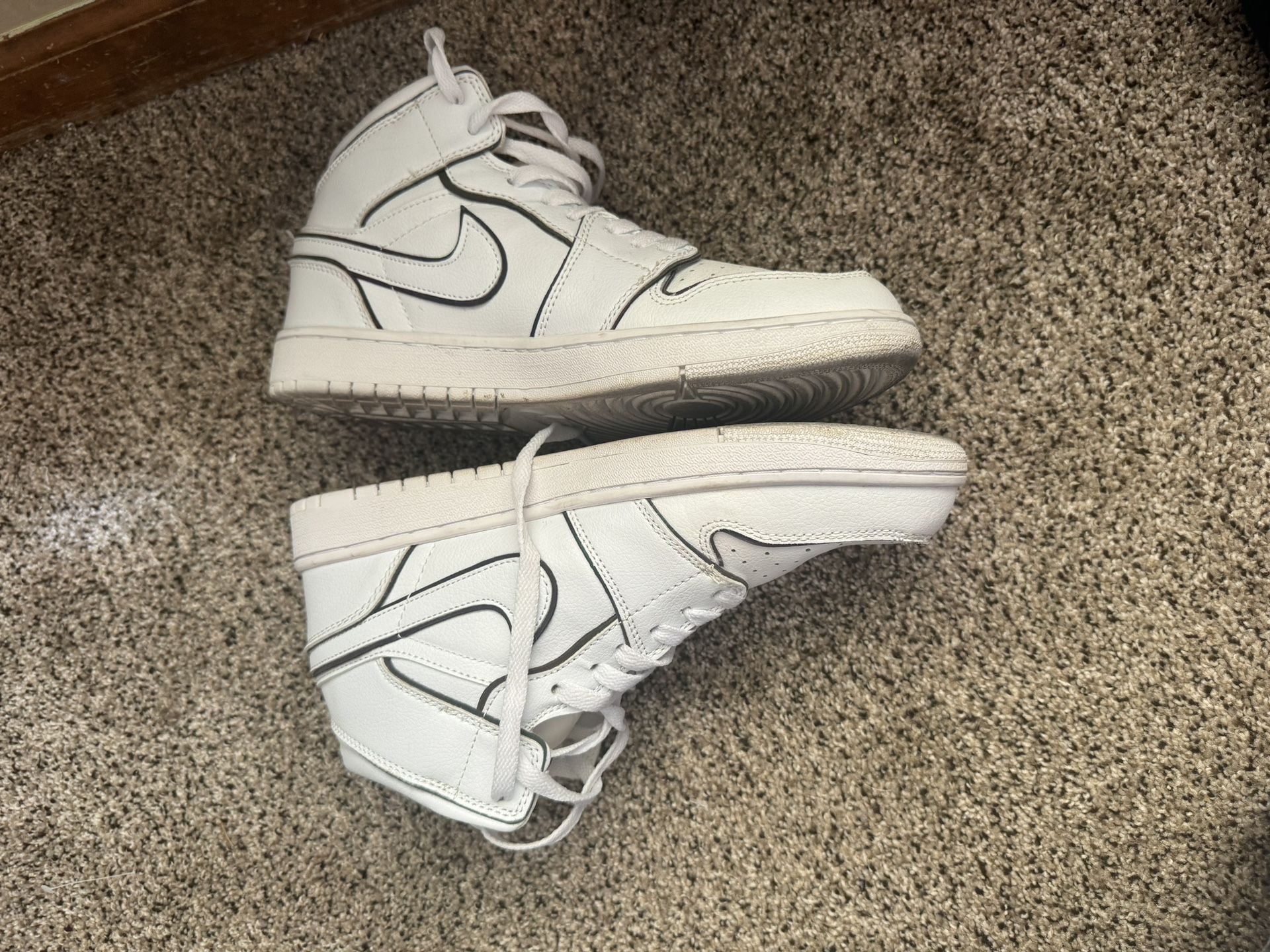 Jordan 1 Mid Iridescent Reflective White