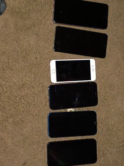 Six smartphone 4 iPhone and 2 Android Sold as-is.
