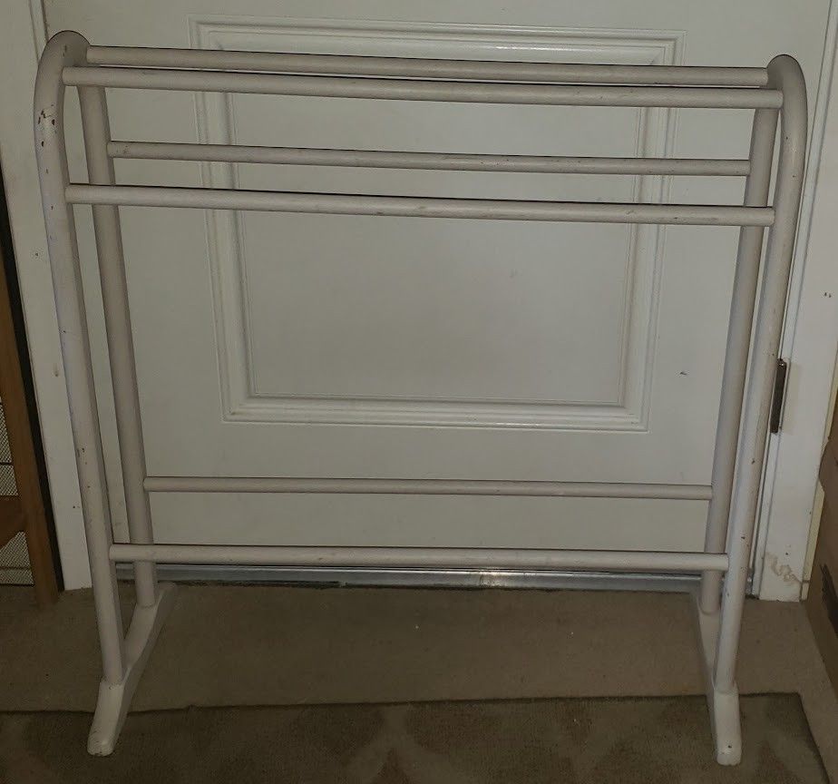 Vintage Blanket/Quilt/Towel Wood Rack