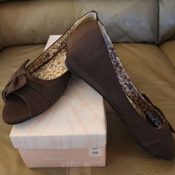 Dress Barn Brown Fabric Twisted Detailed Peep Toe W/Low Wedge Shoe 