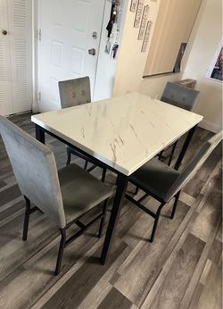 Dinner table with 4 chairs