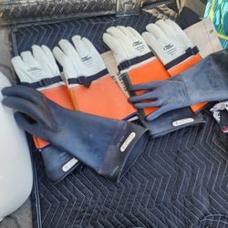High VOLTAGE RUBBER GLOVES