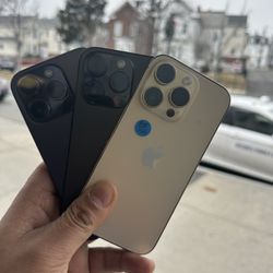 Factory Unlocked Apple iPhone 14 Pro 256gb, Sold with warranty $460 each 